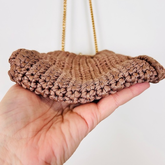 Vintage 60s Crocheted Handbag, Decorative Gold Frame & Chain, Kiss Clasp - Picture 9 of 11